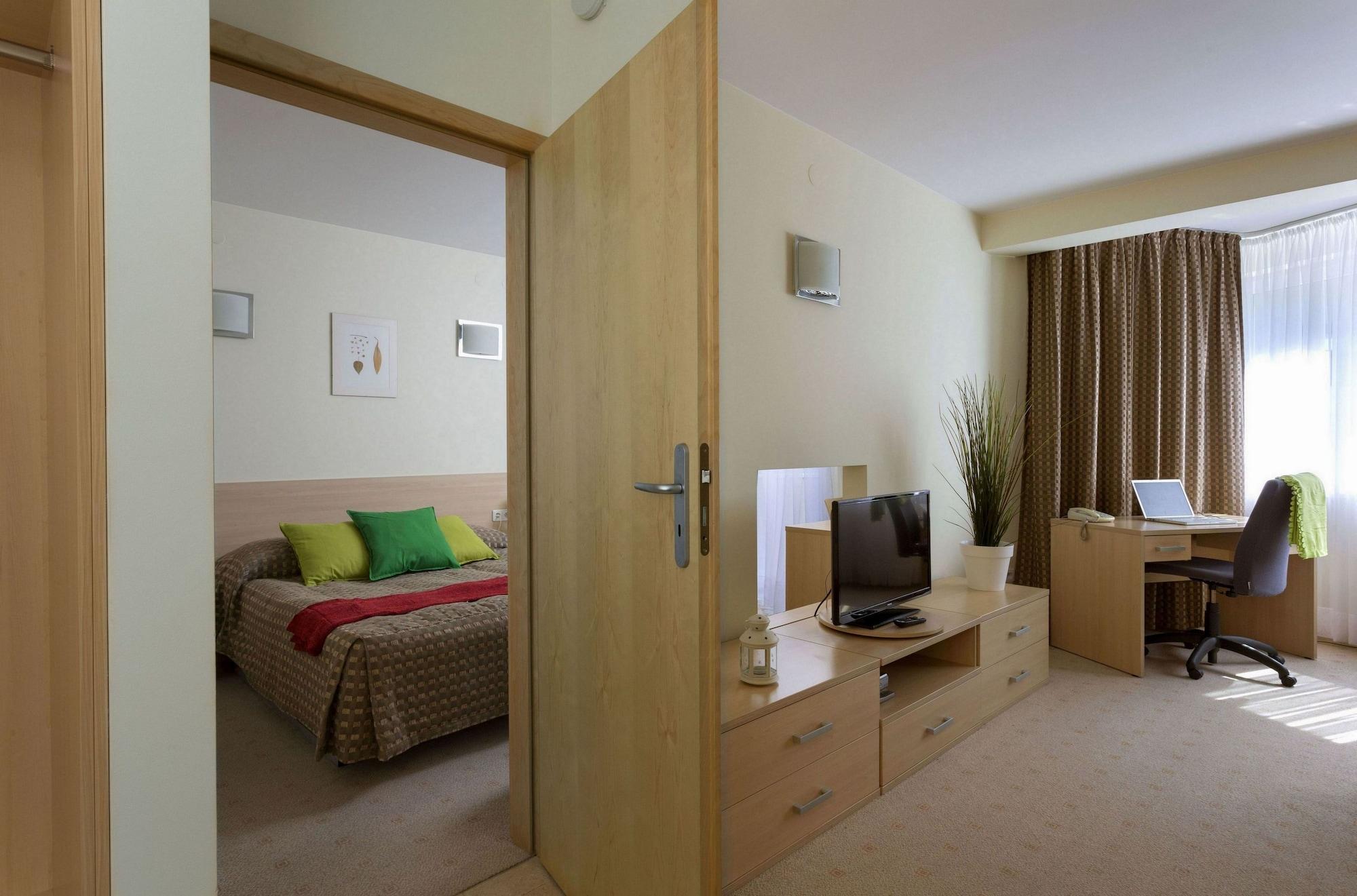 Apartamenty Media Park Варшава Экстерьер фото