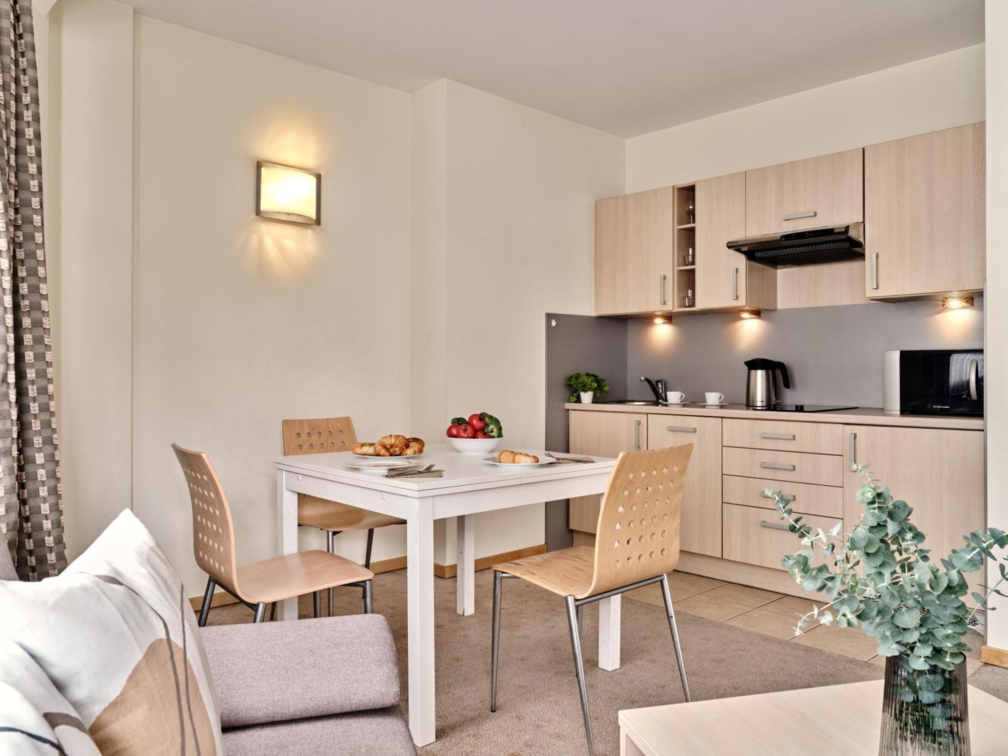 Apartamenty Media Park Варшава Экстерьер фото