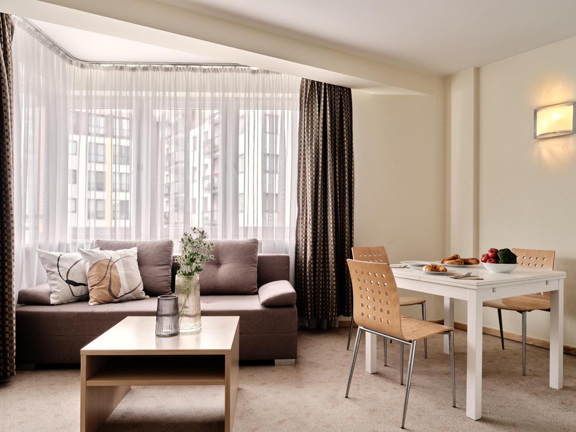 Apartamenty Media Park Варшава Экстерьер фото
